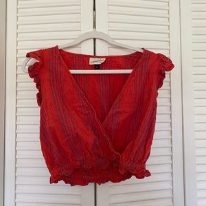 Cropped scarlet shirt